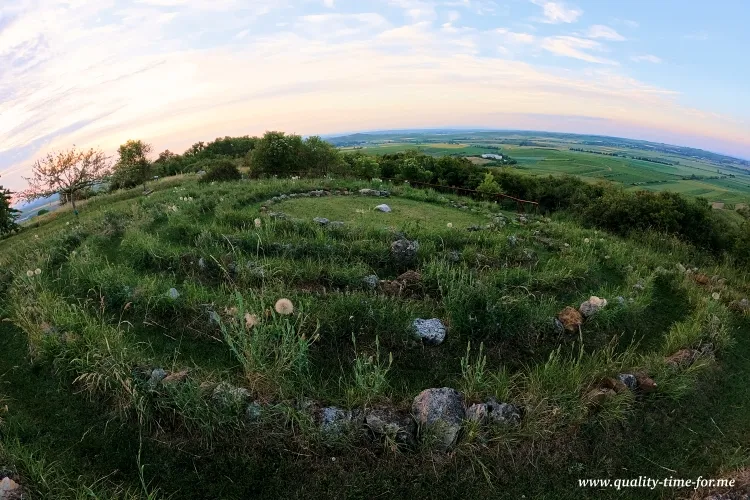 Durchatmen am Labyrinth-Platz in Framersheim