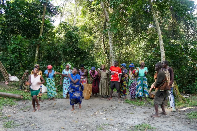 Kaffee, Bananengin und Community Tourismus: Lohnt sich die Buhoma Cultural Tour in Uganda?