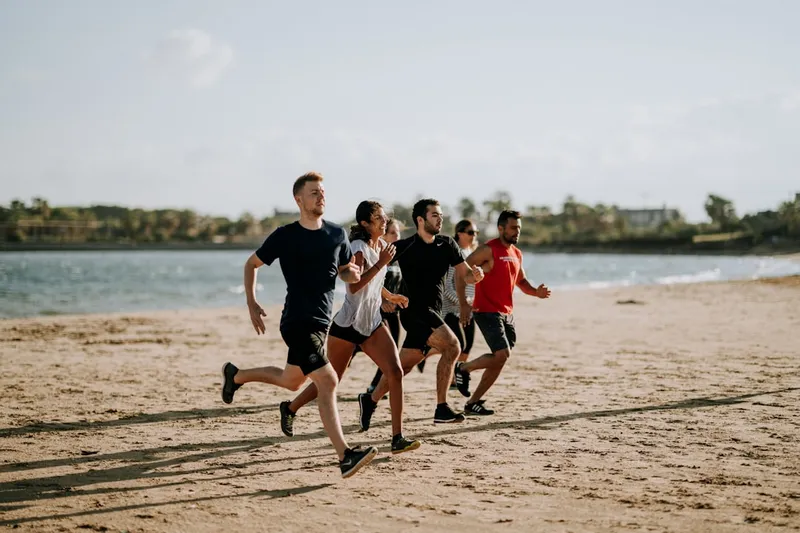 Fitness oefeningen die echt werken: zo train je slim en veilig