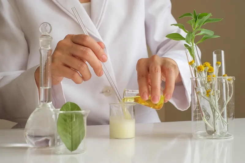 Warum setzen Dermatologen auf natürliche Hautpflege?