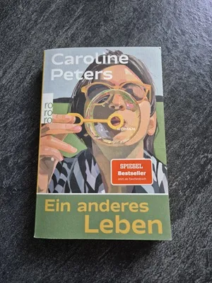Ein anderes Leben – Caroline Peters erzählt von Erinnerung, Familie und weiblicher Selbstbestimmung