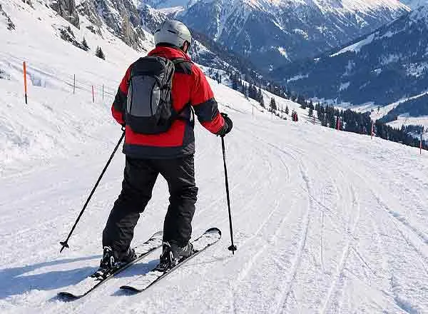 Wintersport für ältere Menschen: Ein Erlebnis, aber auch eine Herausforderung