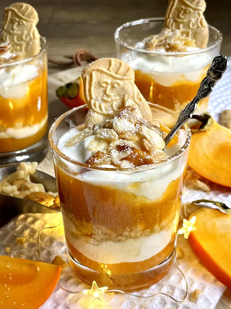 Kaki-Dessert mit Spekulatius