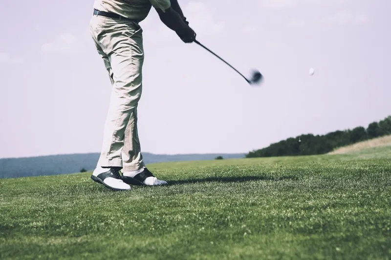 Wie man den perfekten Golfschläger auswählt: Tipps und Überlegungen