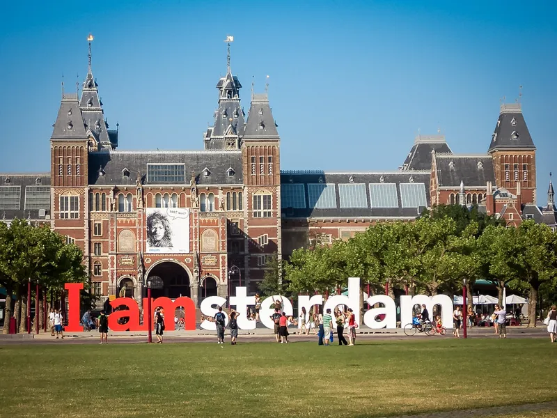 Amsterdam ohne großes Budget: Tipps für eine günstige Reise in die Kanalstadt