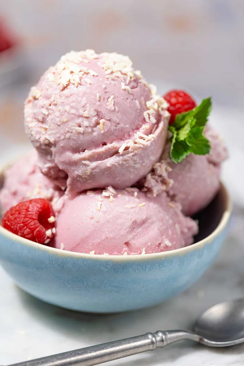 Himbeer-Kokos-Eis ohne Zucker