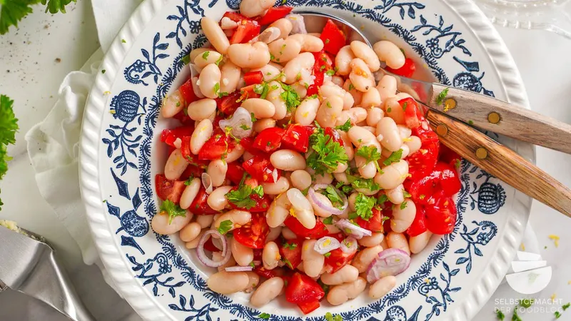 Bohnensalat mit weißen Bohnen
