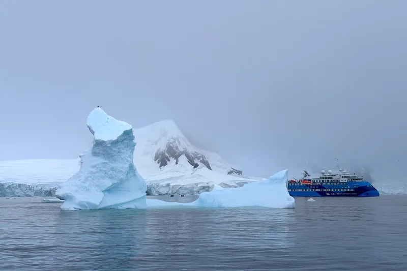 Antarktis Expedition: Ablauf, Schiffsleben und Anlandungen