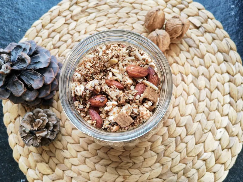 Last Minute Geschenk aus der Küche // weihnachtliches Granola mit Lebkuchengewürz (vegan)