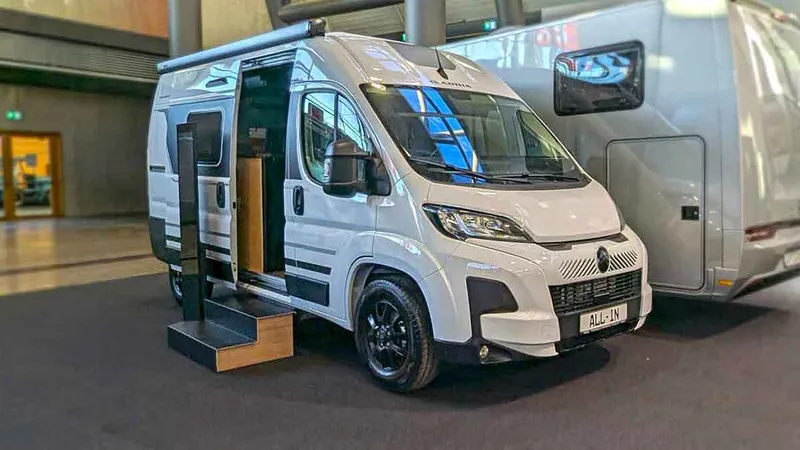 Adria Twin 540: Alles drin im kurzen Design-Camper?