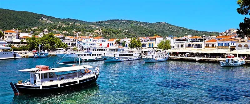 Skiathos Sehenswürdigkeiten: Mamma Mia, Kastro & Griechenlands erste Flagge