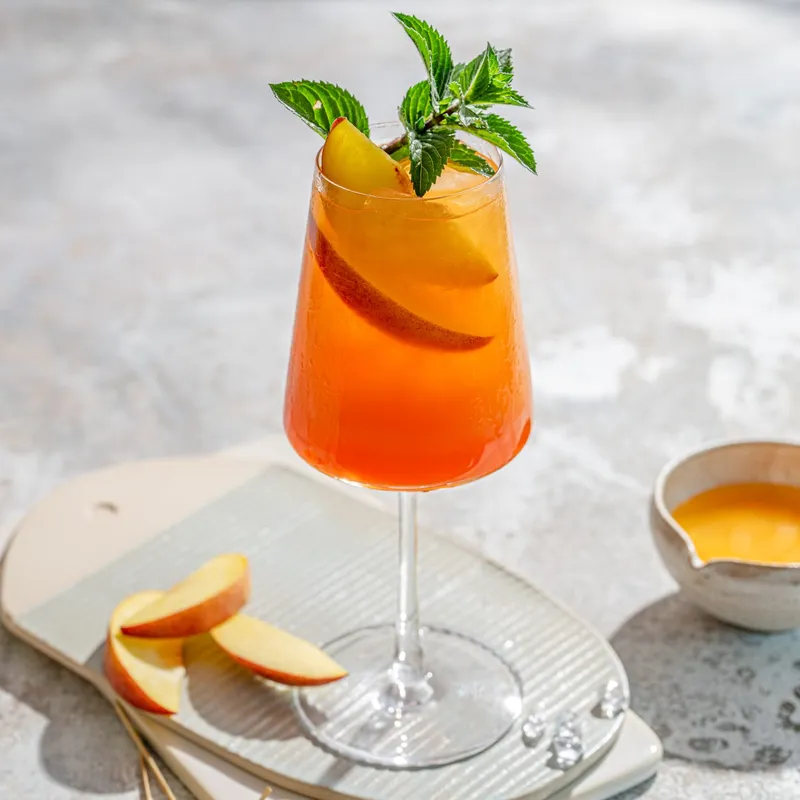 Pfirsich-Aperol-Spritz: Das fruchtige Sommer-Rezept