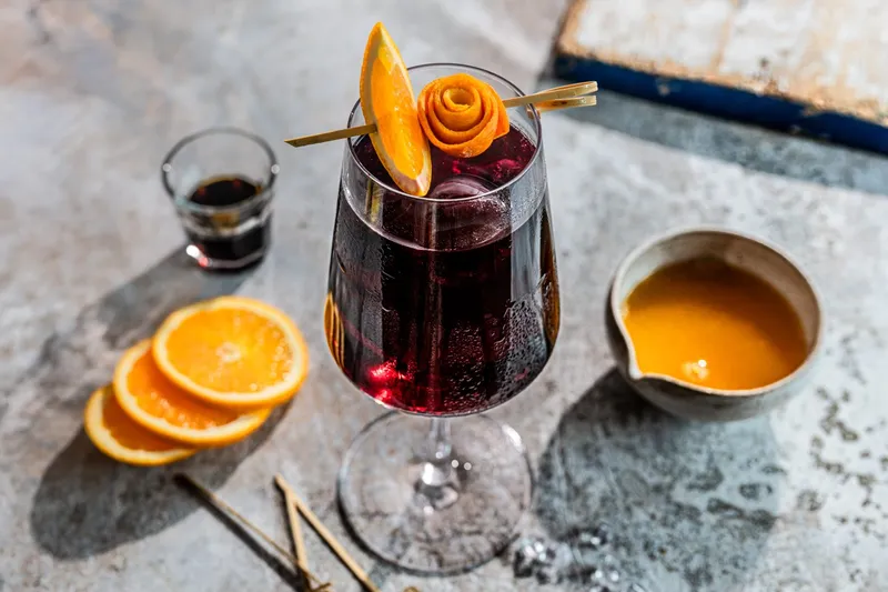 Lambrusco Spritz: Der geniale rote Sommer-Drink