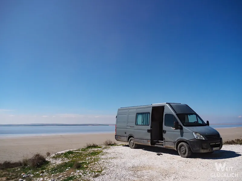 Foto des Monats März 2026 – Salzsee, Sonne, Vanlife