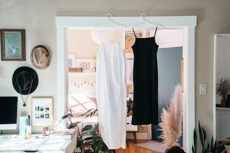Capsule Wardrobe für den Sommer: Mit 15 Teilen durch die warme Jahreszeit