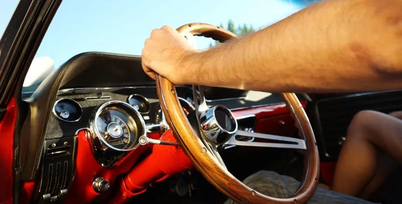 Zeitreise auf Rädern – das Oldtimer-Fahren