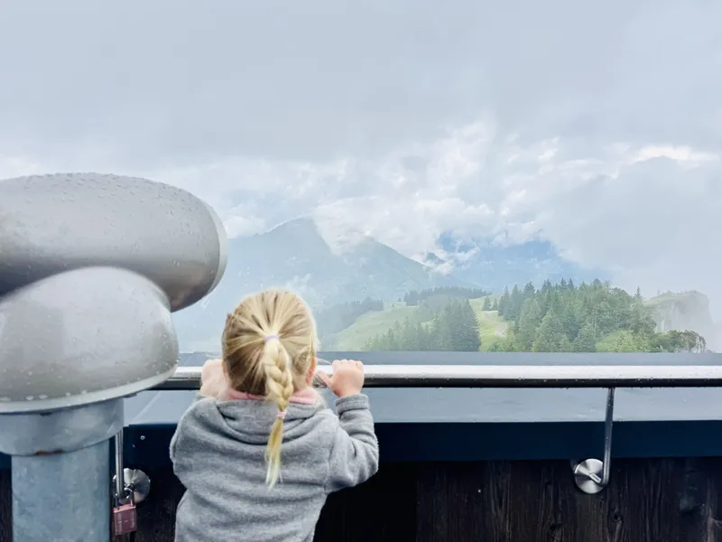 Buchensteinwand mit Kindern im Pillerseetal – Kugelbahn, Jakobskreuz und Panorama