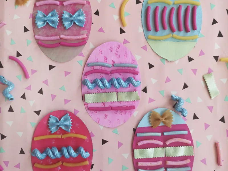 DIY Idee zu Ostern – mit Nudeln verzierte Ostereier basteln