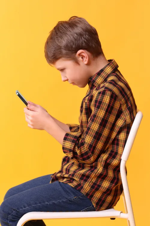 Aufrecht durchs Leben: Die besten Übungen gegen Haltungsschwäche bei Kindern!