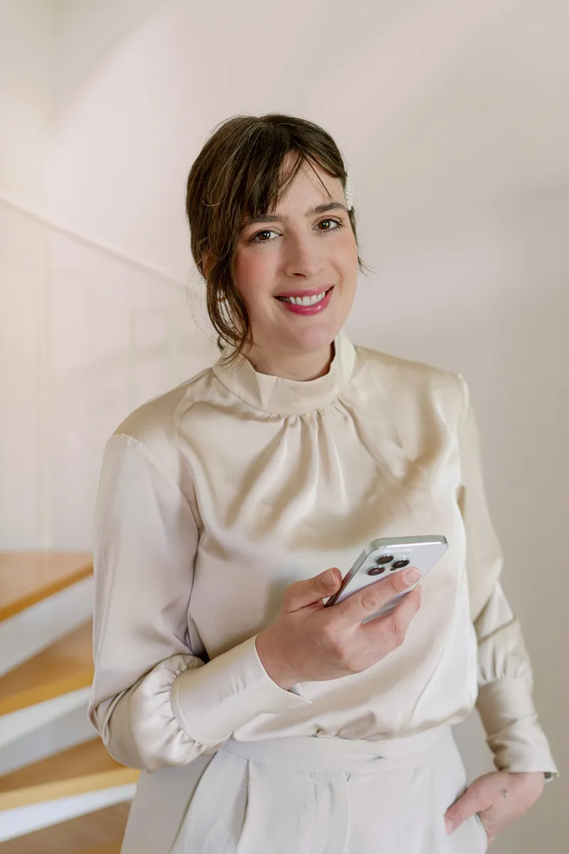 Wie kann ich ein Büro-Outfit lässig stylen?