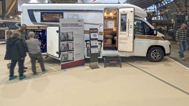 Malibu T 480 RB-QB: Komfort-Teilintegrierter mit Queensbett und Raumbad