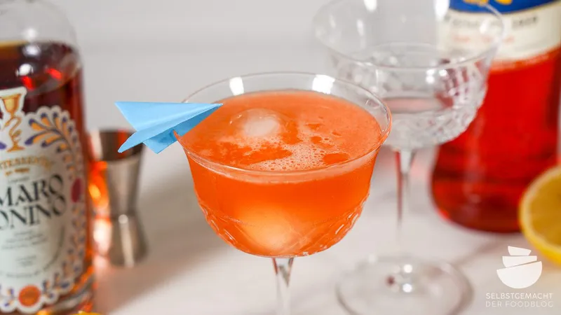 Paper Plane Cocktail: moderner Klassiker mit Aperol und Bourbon