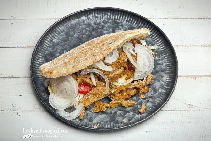 Backpapier Gyros Pita, eine schnelle Variante aus dem Ofen, saftiges Streedfood in die Hand