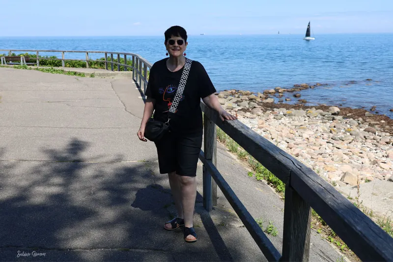 Am Bülker Leuchtturm mit Bermuda Shorts