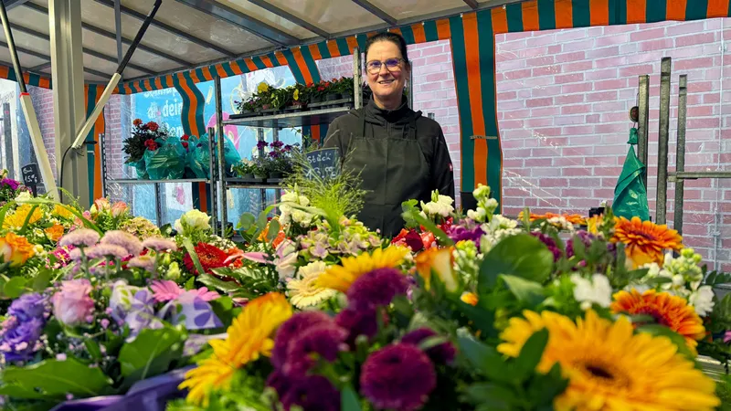 Wochenmarkt in Neuallermöhe: Blumenhändlerin mit Herz muss weg?