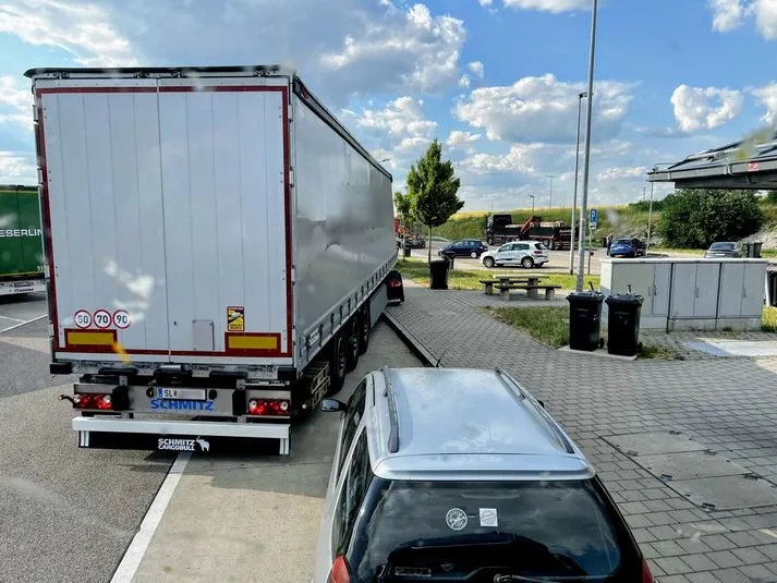 SID soll uns Lkw-Fahrern die Parkplatzsuche erleichtern. Eine gute Idee, aber kein Wundermittel