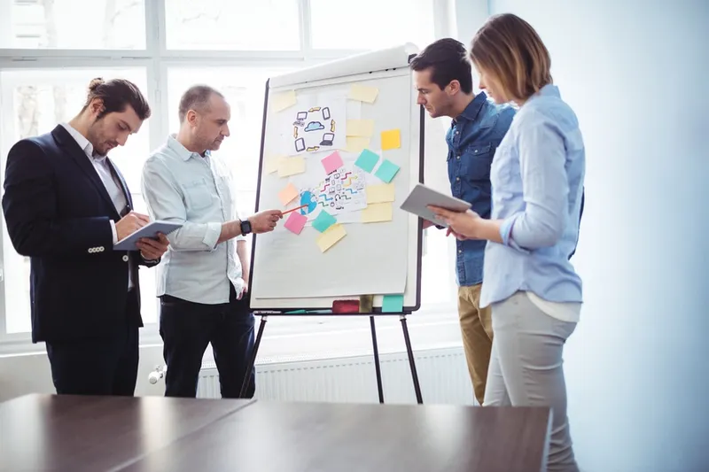 Startups vs. etablierte Beratungsfirmen: Wo Künstliche Intelligenz die Nase vorn hat