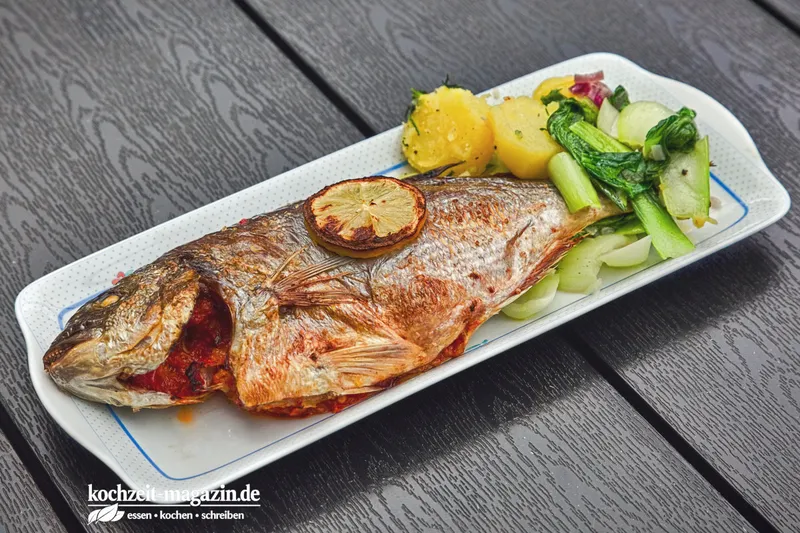 Balkan Dorade aus dem Ofen bzw. vom Grill, herzhaft und zart, so gelingt er