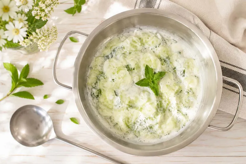 Gurkensalat mit Minze und Joghurt