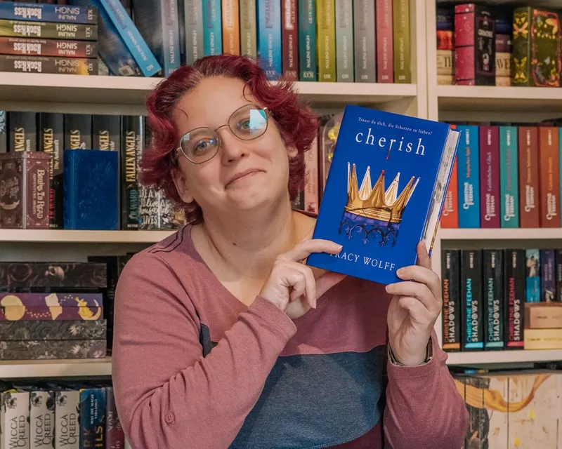 Cherish (Die Katmere Academy Chroniken 6) von Tracy Wolff: Brauchte es diesen 700-Seiten-Abschluss wirklich? (Rezension)
