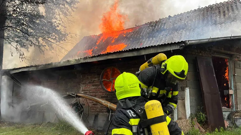 BFV Liezen: Nebengebäude stand in Vollbrand