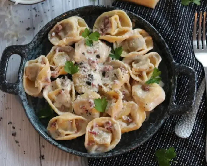 Tortellini in Schinken – Sahne – Soße