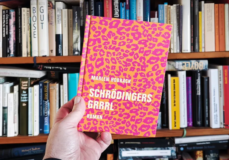 Marlen Hobrack: Schrödingers Grrrl. Huhu und Hallihallo, ich hab kein Buch geschrieben …