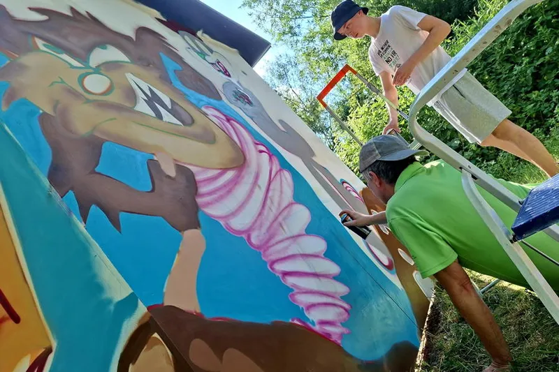 Verein und Jugendliche werten Jugendhütte mit Graffiti’s auf