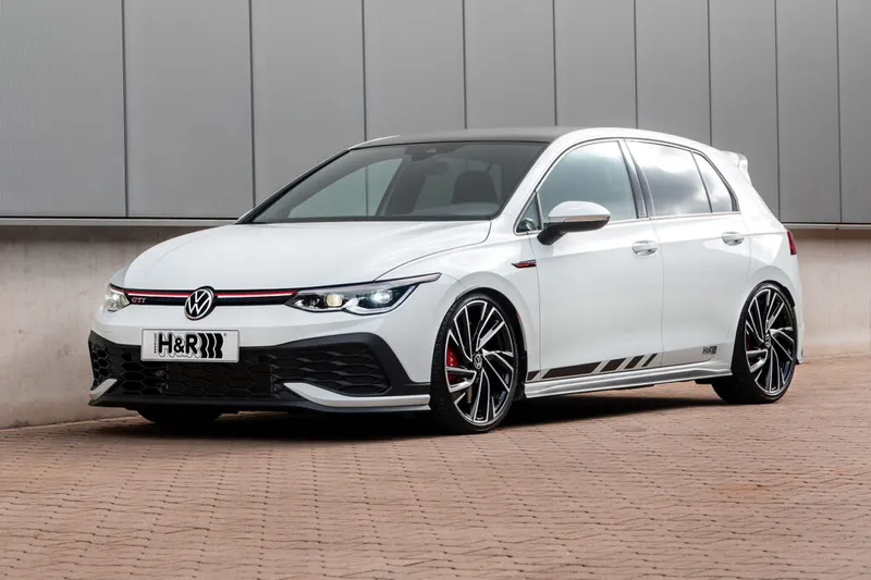 Hot Hatch Hammer: Der Golf 8 GTI Clubsport mit H&R Tieferlegungsfedern