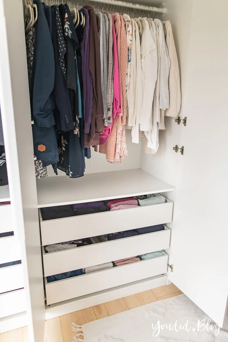 IKEA Hack: Schublade unten in deinen PAX Kleiderschrank mit Türen einbauen mit diesem Scharnier