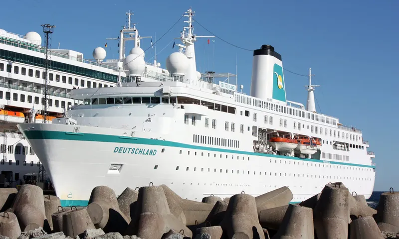 Phoenix Reisen verabschiedet MS Deutschland