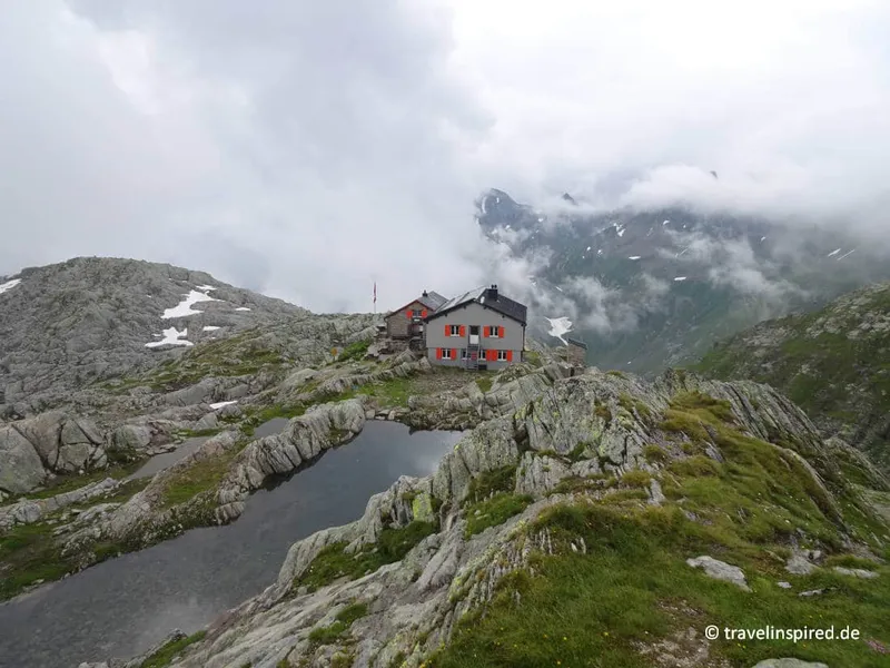 Hüttenwanderung im Tessin: Steinböcke und Murmeltiere