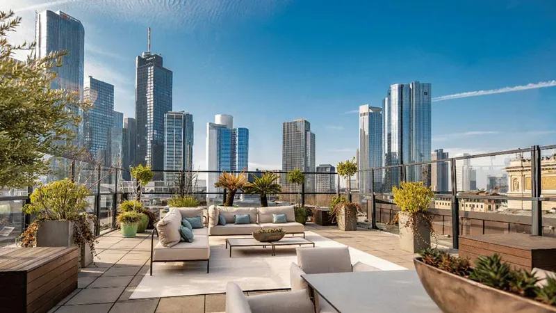 Lili´s Rooftop: Pop-up-Bar mit Ausblick auf Frankfurt