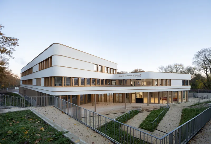 Collège Claudine Hermann in Massy, F