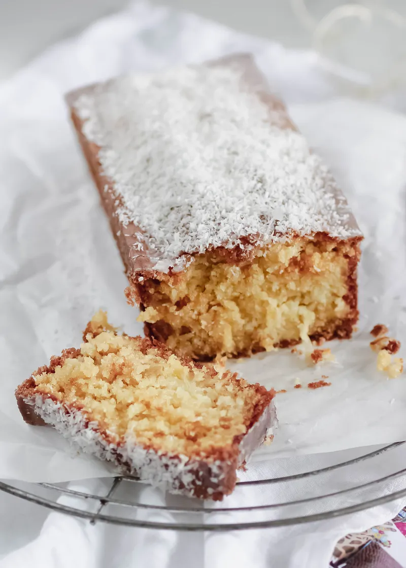 exotischer Genuss: saftiger Ananas-Kokos-Kuchen zum verlieben