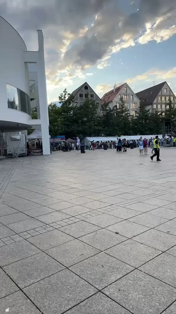 Video: Regen dämpft Stimmung bei der Opening Party auf dem Münsterplatz