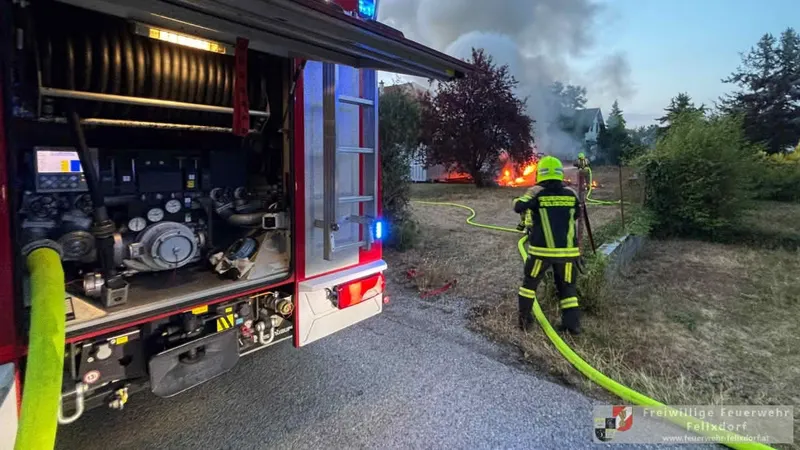 FF Felixdorf: Fahrzeugbrand in der Nestroygasse