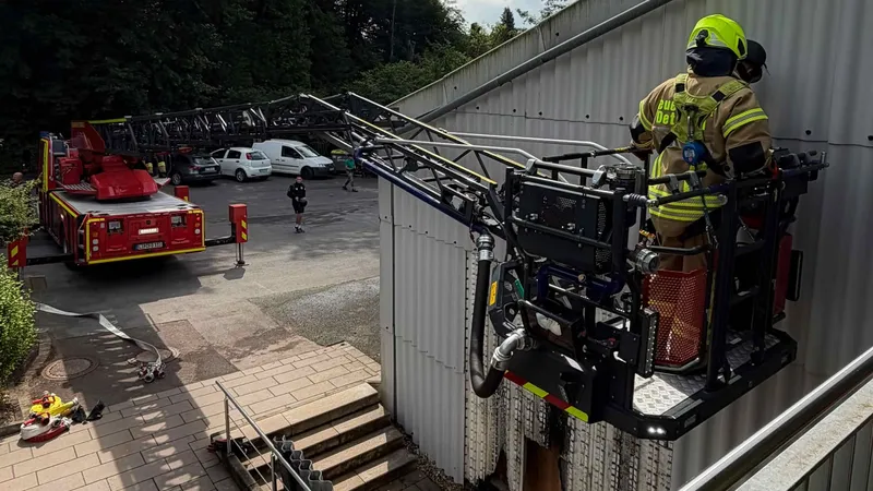 Heckenbrand entpuppt sich als Schwelbrand