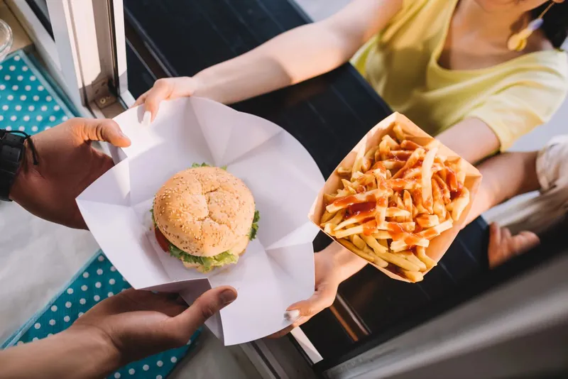 Hete werkplek in de „foodtrucks“