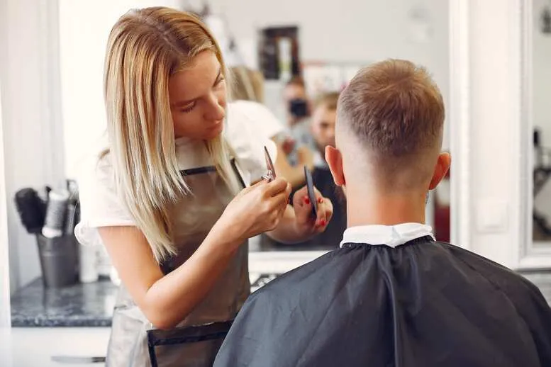 Wie können multifunktionale Arbeitswagen den Salonalltag erleichtern?